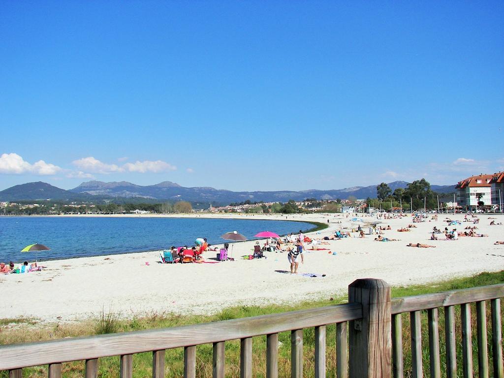 Hostal Santa Marta Playa Baiona Bagian luar foto
