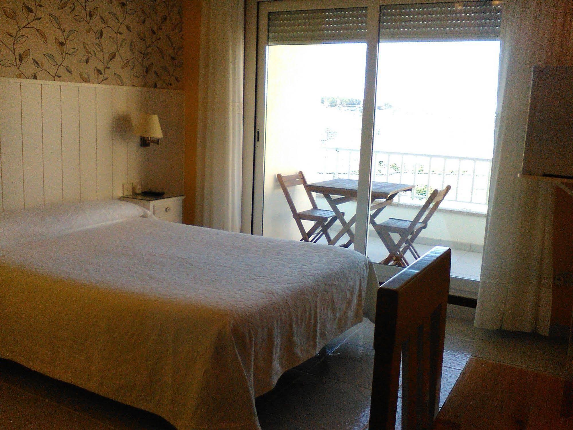Hostal Santa Marta Playa Baiona Bagian luar foto