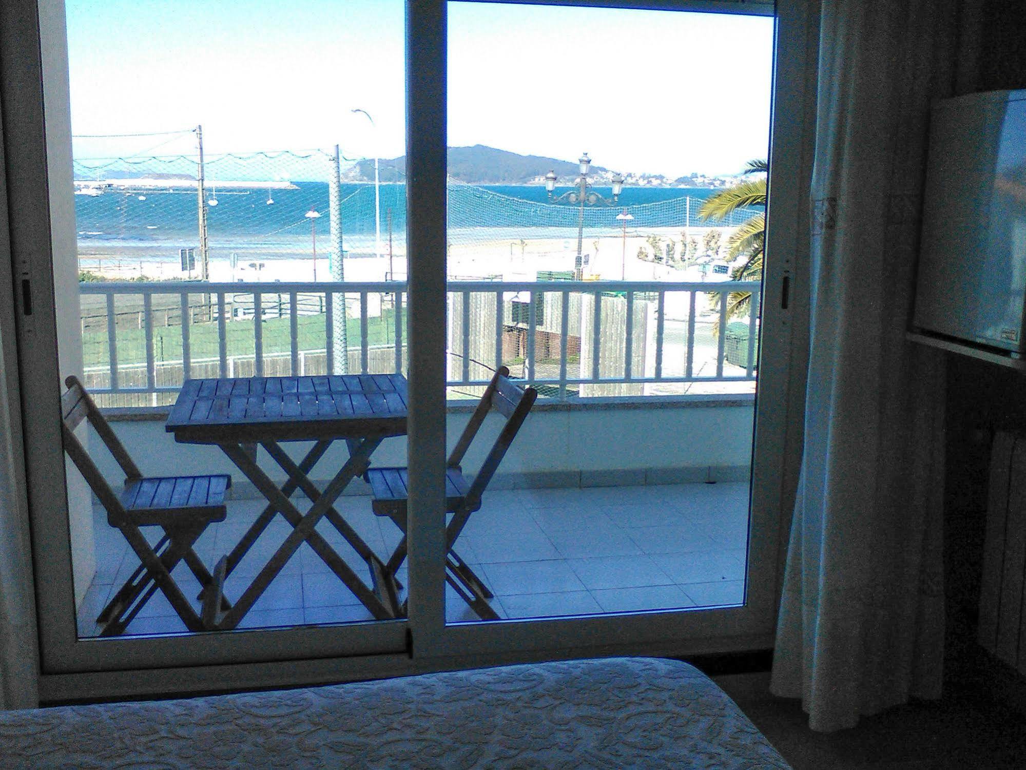 Hostal Santa Marta Playa Baiona Bagian luar foto